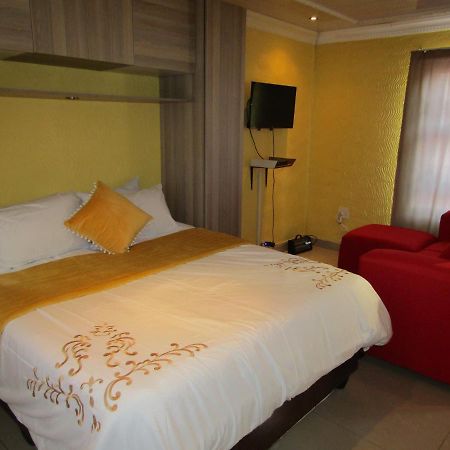 Phomolong Guest House, Westgate, Roodeporte Roodepoort Luaran gambar